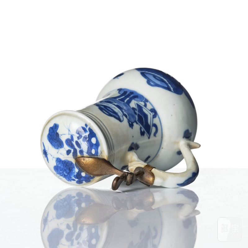 A blue and white jug with cover, - 图5
